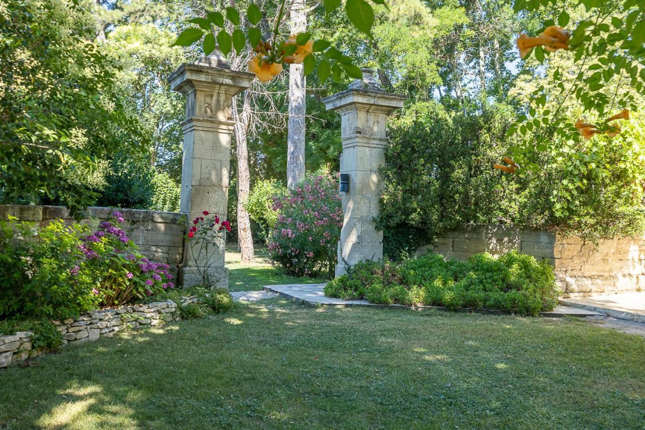 Bed and Breakfast Mas De Capelou Авиньон Экстерьер фото