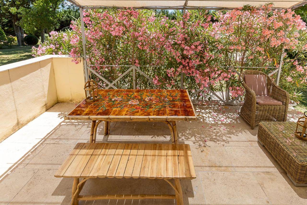 Bed and Breakfast Mas De Capelou Авиньон Экстерьер фото